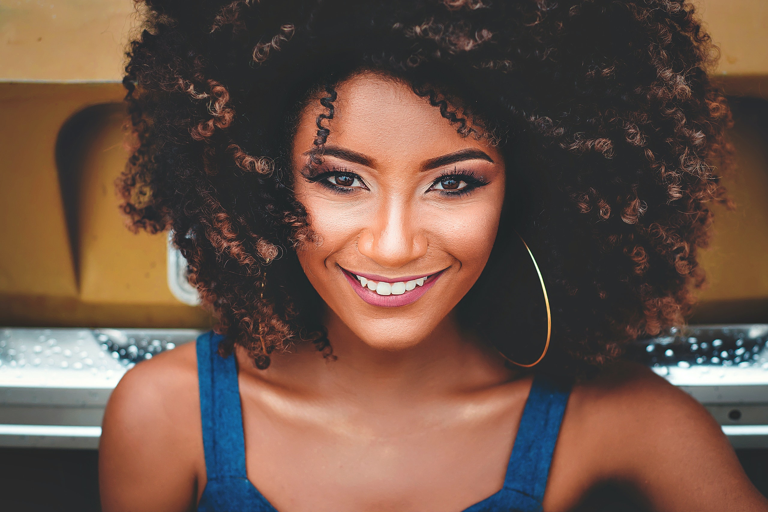 girl-with-afro-nice-smile